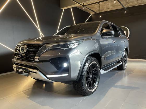 TOYOTA HILUX SW4 2.8 D-4D TURBO DIESEL SRX 7L 4X4 AUTOMÁTICO